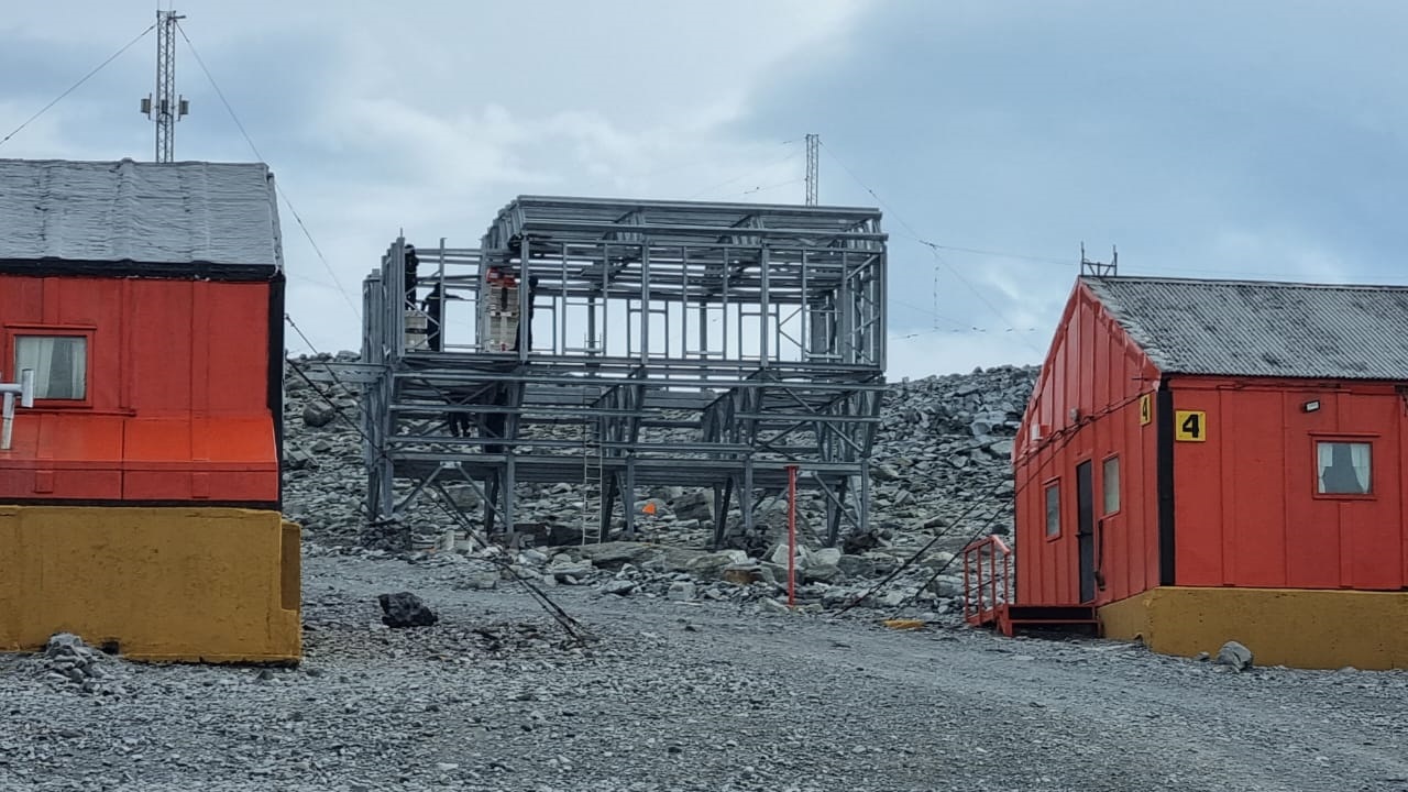 Avanza la construcción de laboratorios multidisciplinarios en las bases
